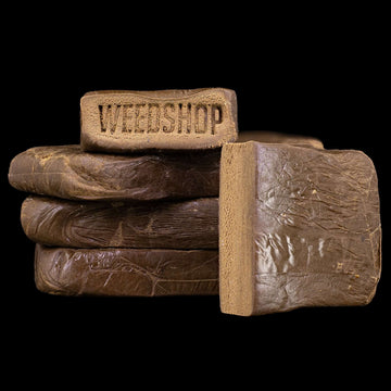 Dry sift hash block with dark exterior and light interior